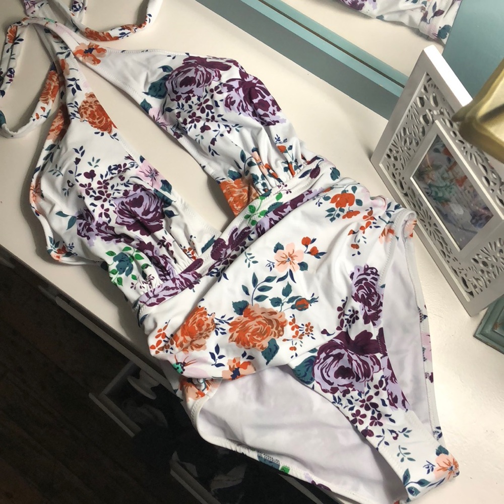 floral Cupshe onepiece swimsuit 🌴🌺👙NEW W/ TAGS